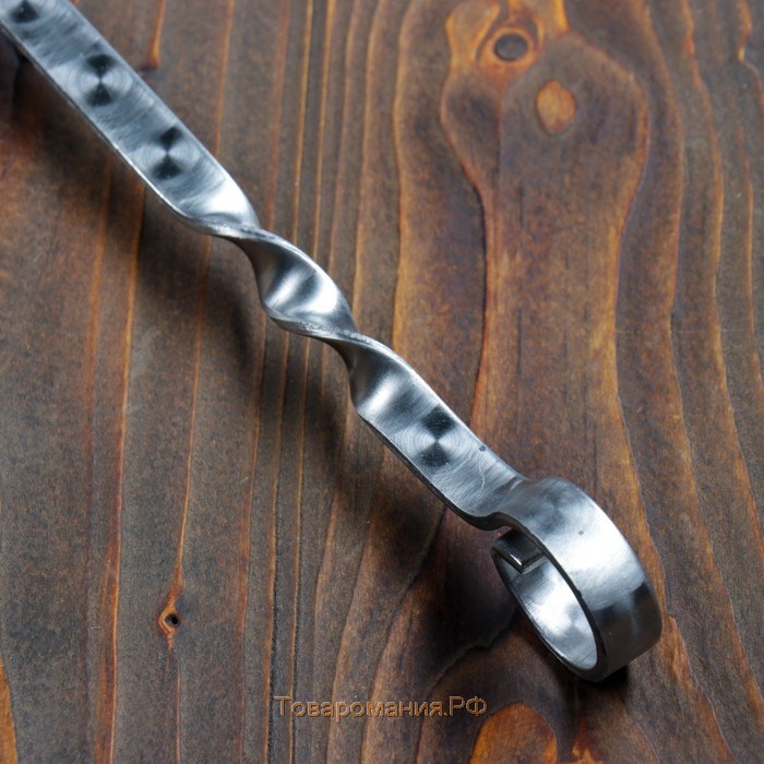 Шампур с ручкой-кольцом, рабочая длина - 70 см, ширина - 10 мм, толщина - 3 мм с узором
