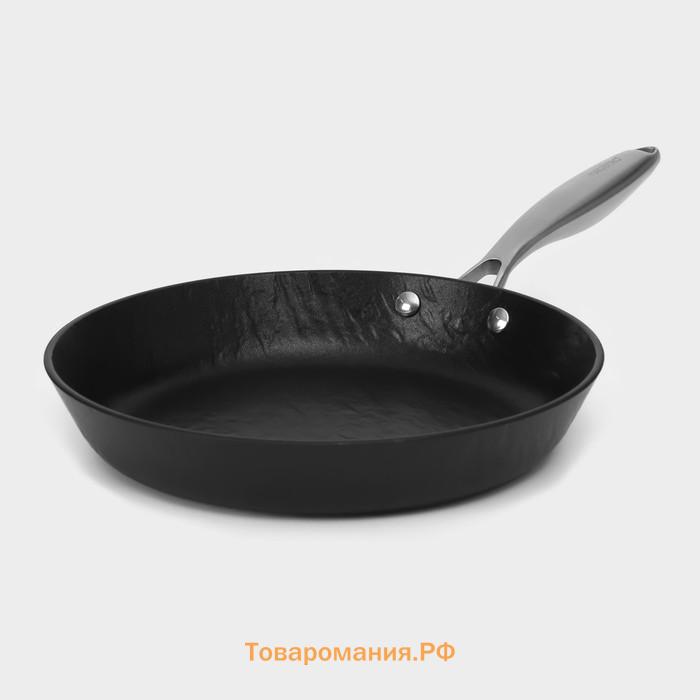 Сковорода Magistro Rock Stone, d=26 см, h=4.8 см, кованый алюминий, антипригарное покрытие, индукция, чёрная